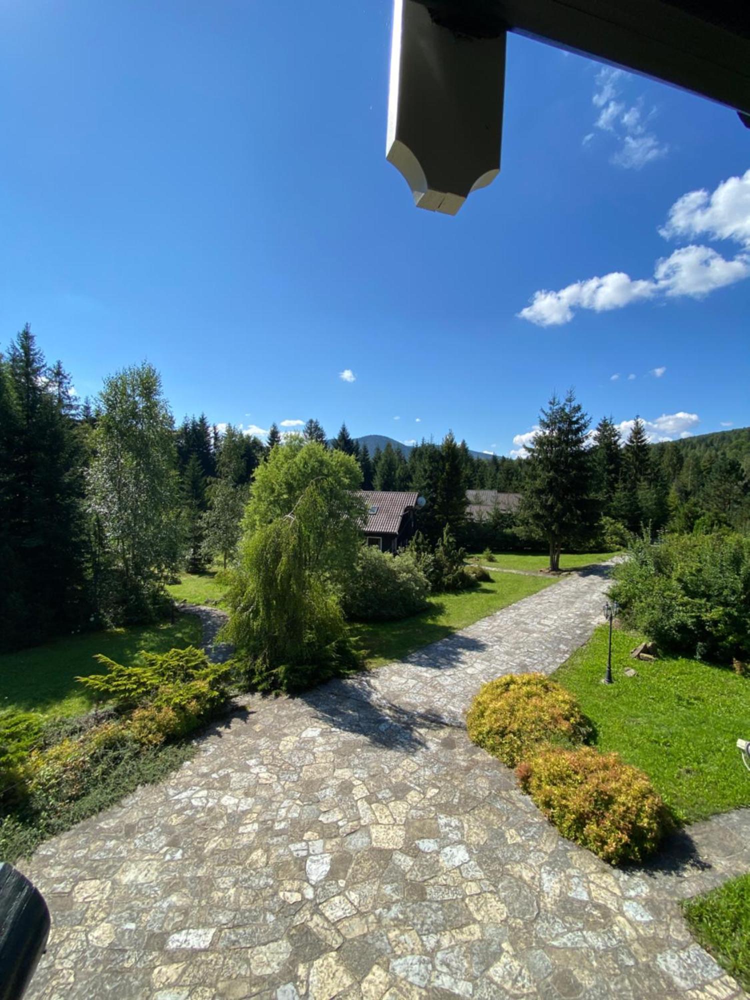 Relaxation In Guta Гута Покращене Шале Luaran gambar