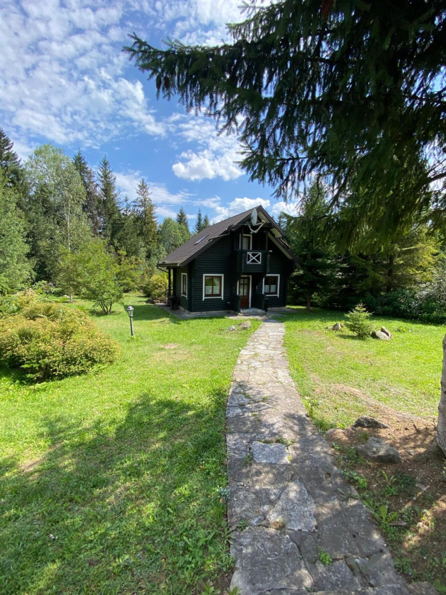 Relaxation In Guta Гута Покращене Шале Luaran gambar