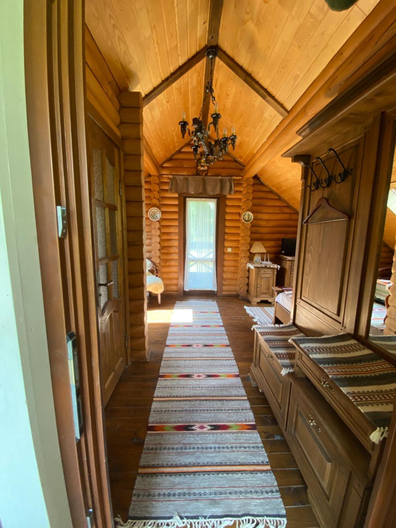 Relaxation In Guta Гута Покращене Шале Luaran gambar