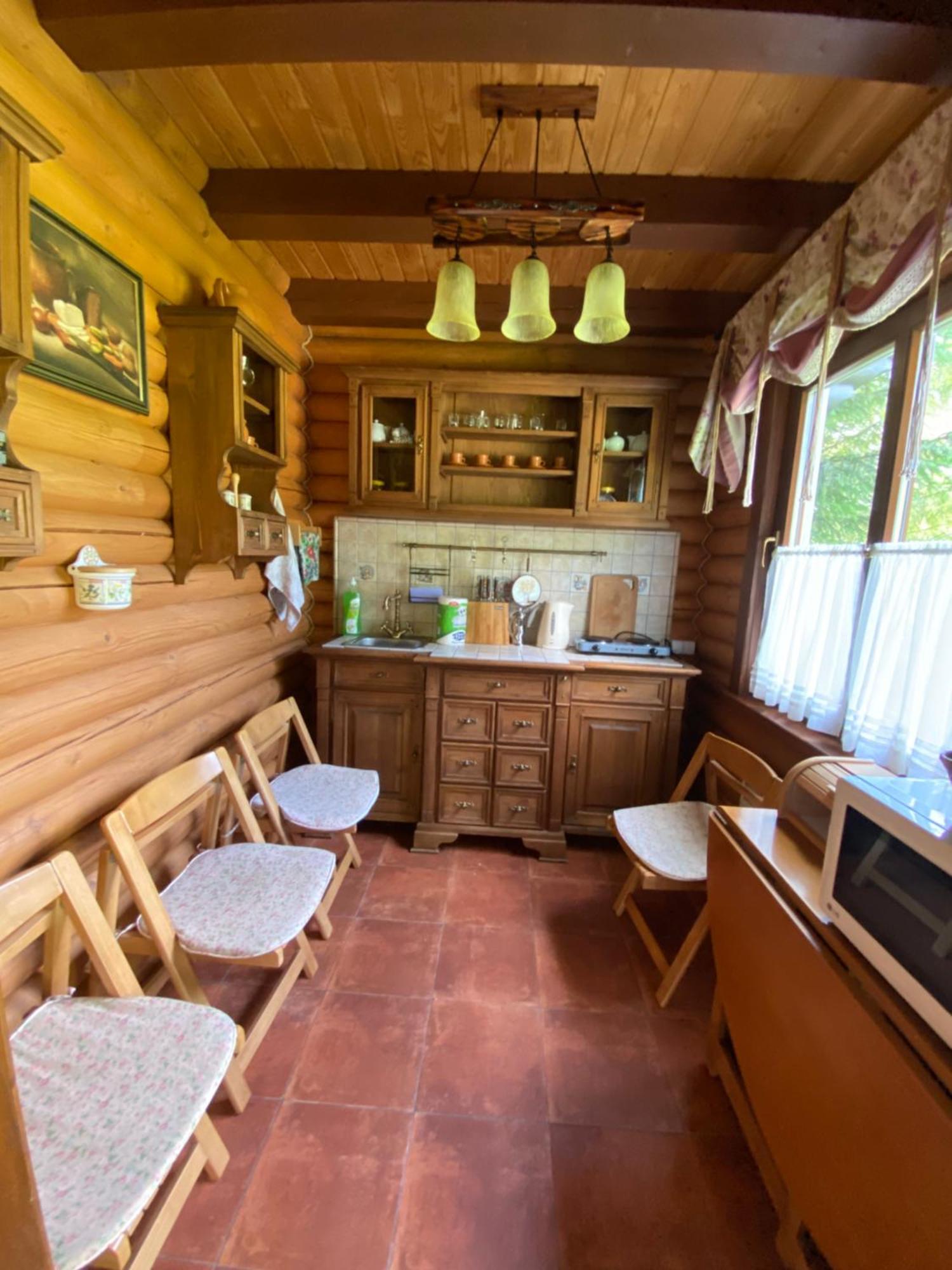 Relaxation In Guta Гута Покращене Шале Luaran gambar