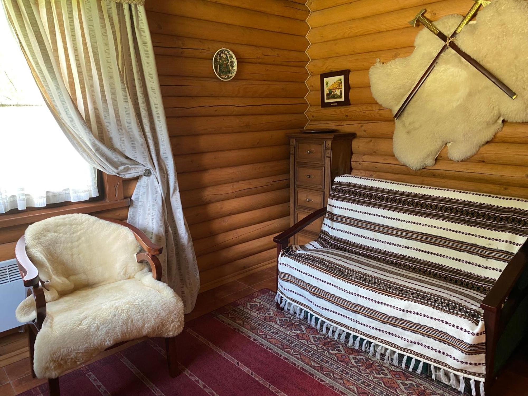 Relaxation In Guta Гута Покращене Шале Luaran gambar