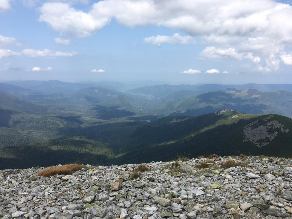 Relaxation In Guta Гута Покращене Шале Luaran gambar