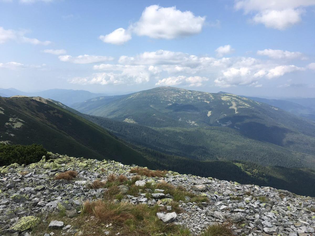 Relaxation In Guta Гута Покращене Шале Luaran gambar